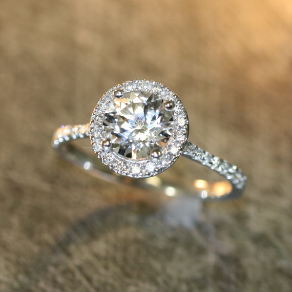 没结婚可以自己买戒指戴吗  未婚者如何佩戴戒指