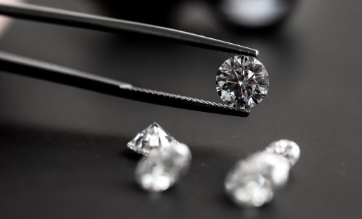 一克拉的钻石价格是多少钱啊？
