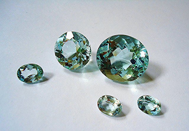 你知道绿色钻石吗？它是如何形成的？