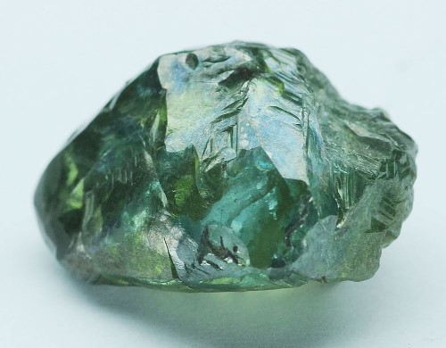 绿色钻石颜色形成因素是什么