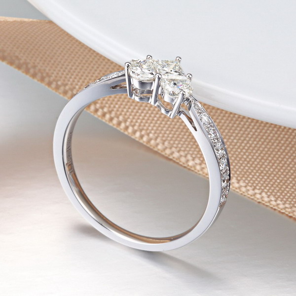 有订婚戒指还要买结婚戒指吗