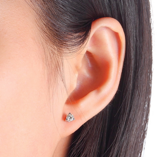 五十分钻石耳钉多少钱呢？