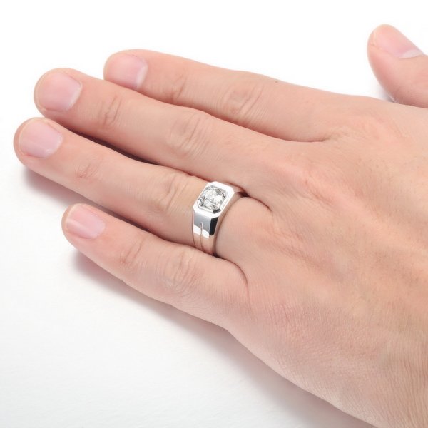 男方的结婚戒指一般是谁买
