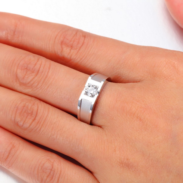 结婚男方戒指是由谁买