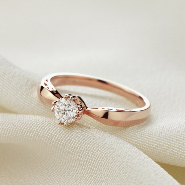 求婚戒指和结婚戒指是同一枚吗  