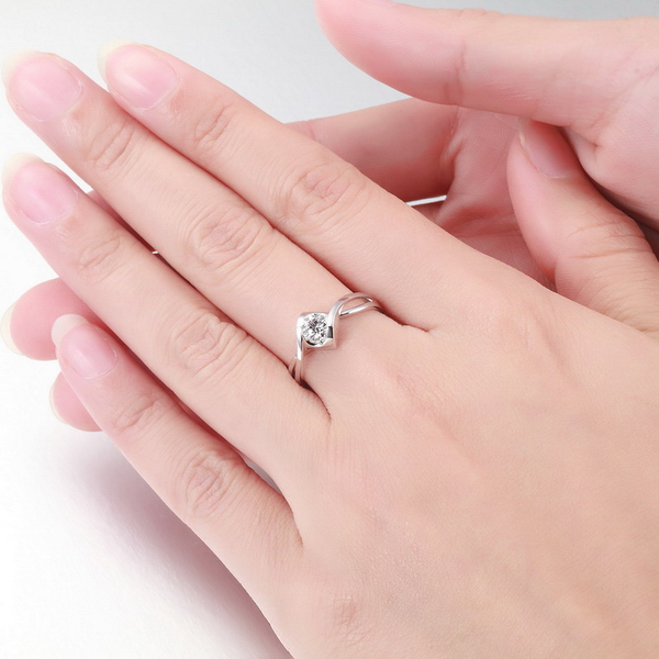 结婚后求婚戒指还戴吗？