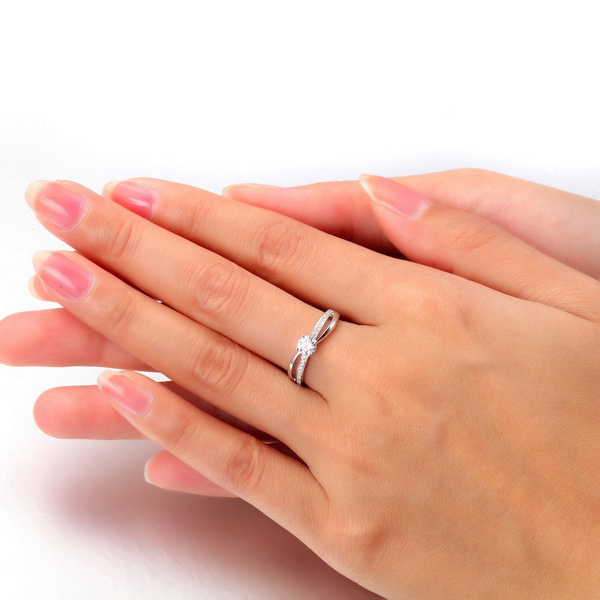 情侣戴戒指带哪个手指 男左女右是正确的戴法吗