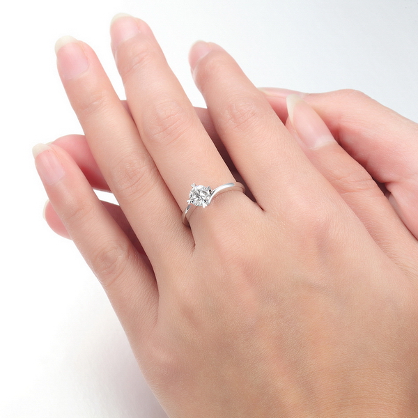 女生订婚戒指戴哪只手