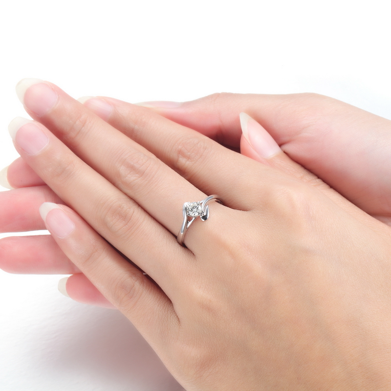 结婚买个钻戒需要多少钱合适?