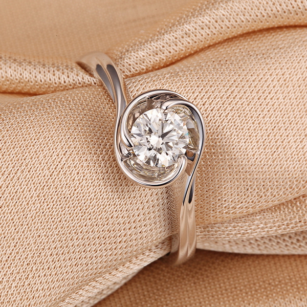 情侣钻石戒指买什么样的比较好