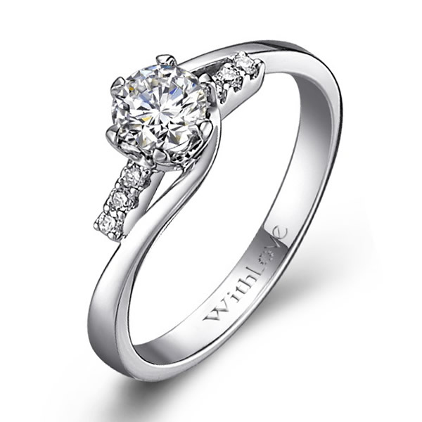 买一枚钻石戒指求婚要多少钱