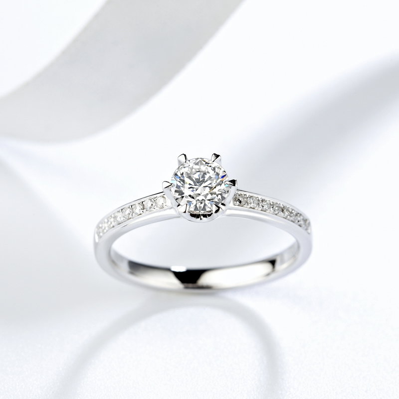 订婚一般买什么戒指?