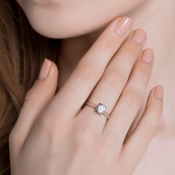 送钻石戒指给女友要注意什么?