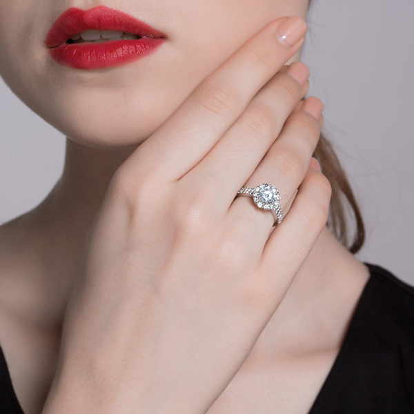 买钻石戒指哪家品牌比较好?