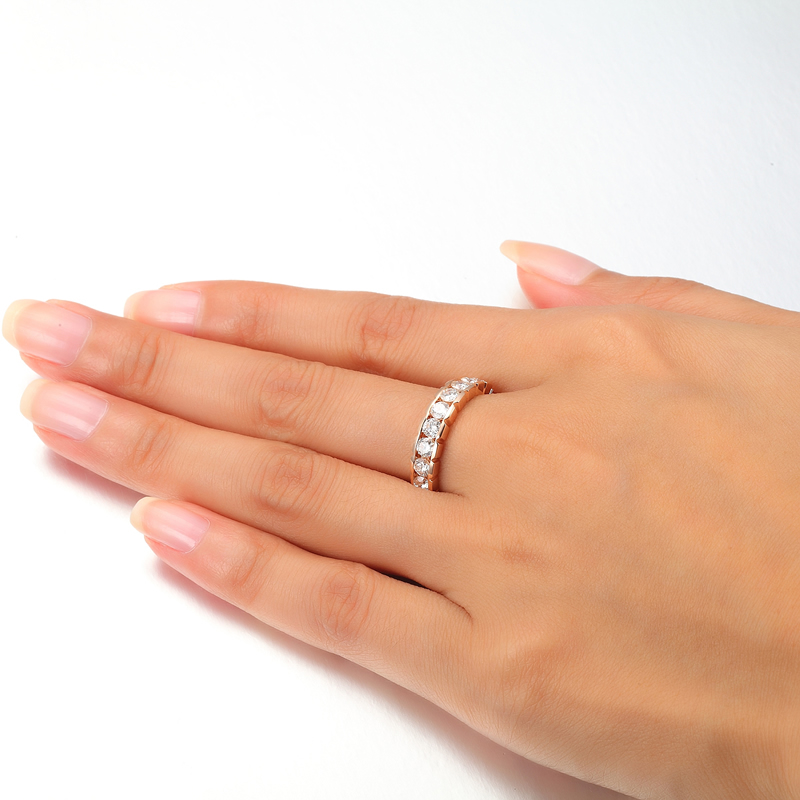 情侣买戒指戴哪个手指?