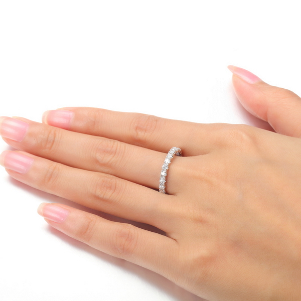 恋爱送女友戒指戴哪个手指呢
